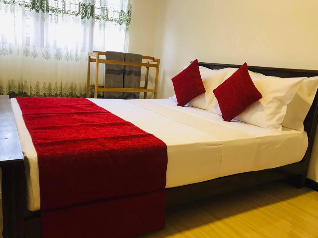 Cozy bedroom with queen bed